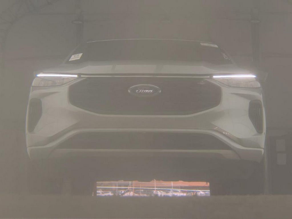 Used 2024 Ford Escape ST-Line image 3