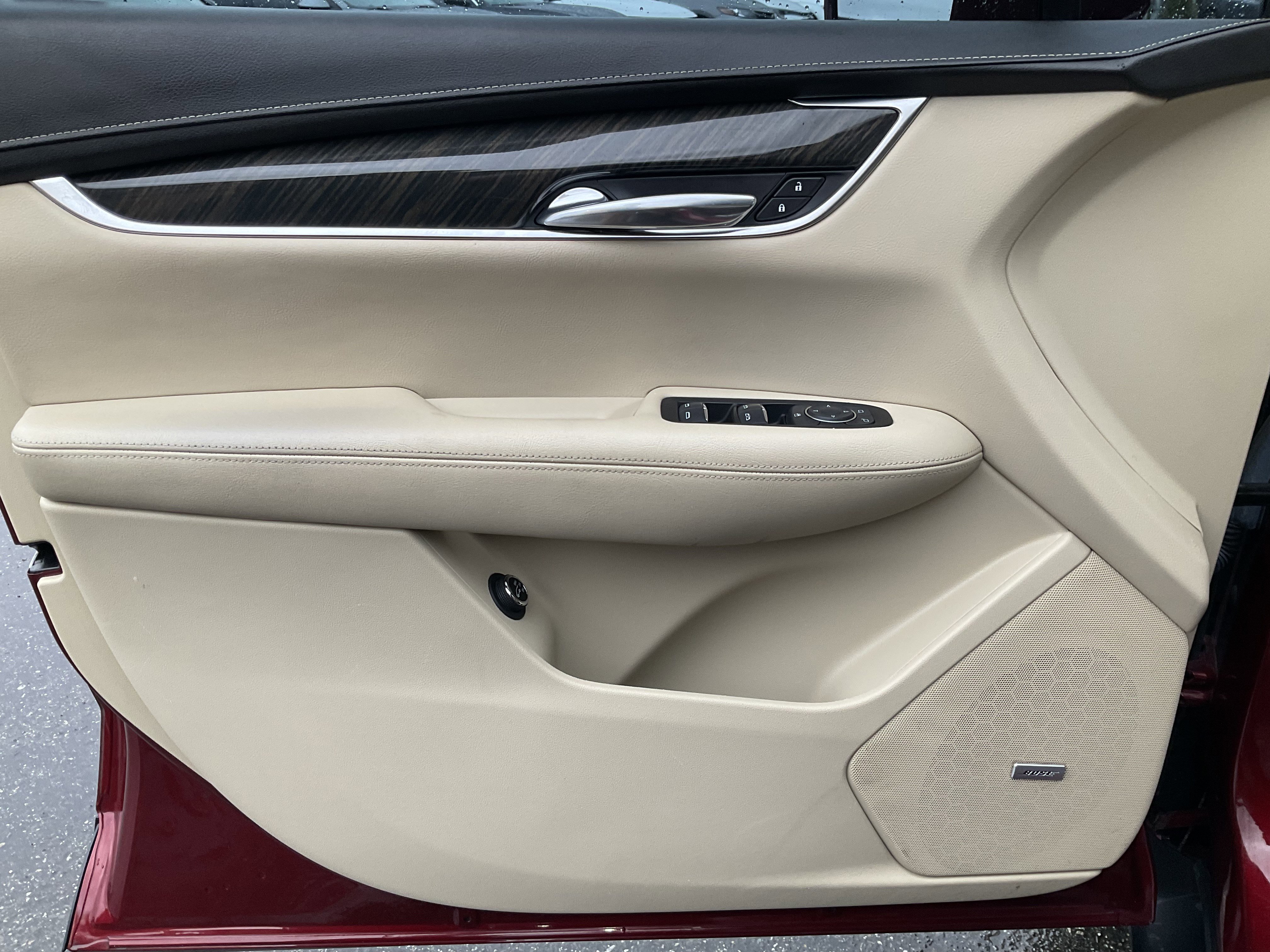 Used 2017 Cadillac XT5 FWD image 27