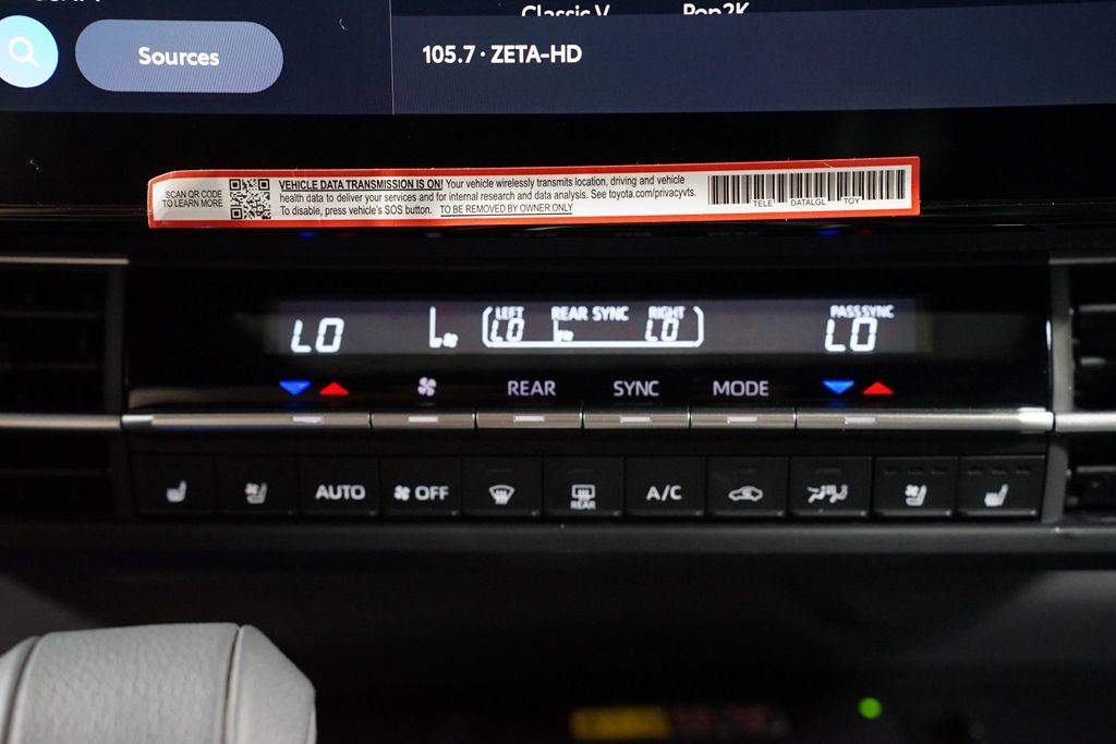 Certified 2025 Toyota Sienna Platinum FWD image 22