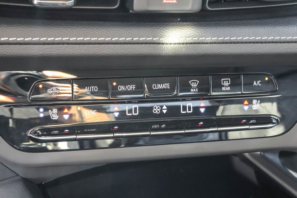 Used 2022 Buick Envision Avenir w/ Technology Package II image 26