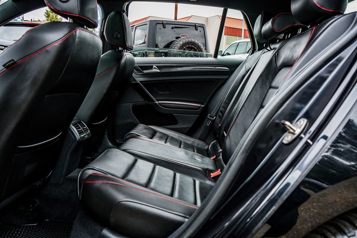 Used 2018 Volkswagen GTI SE FWD image 32