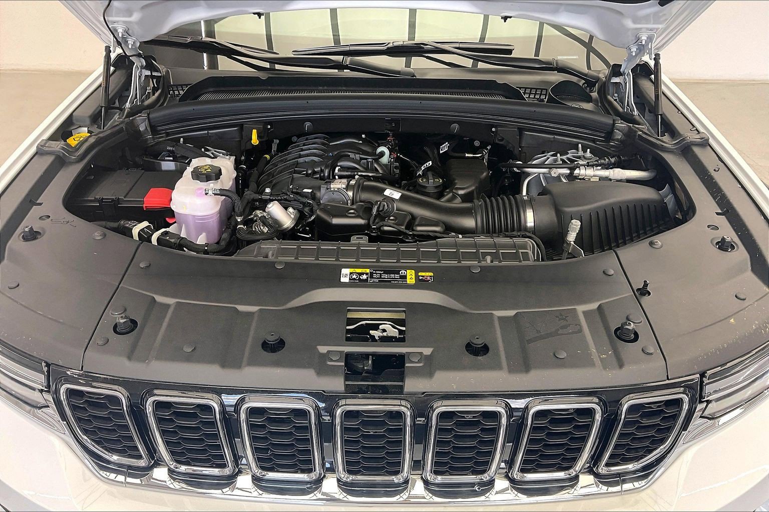 New 2025 Jeep Grand Cherokee Limited AWD/4WD image 18