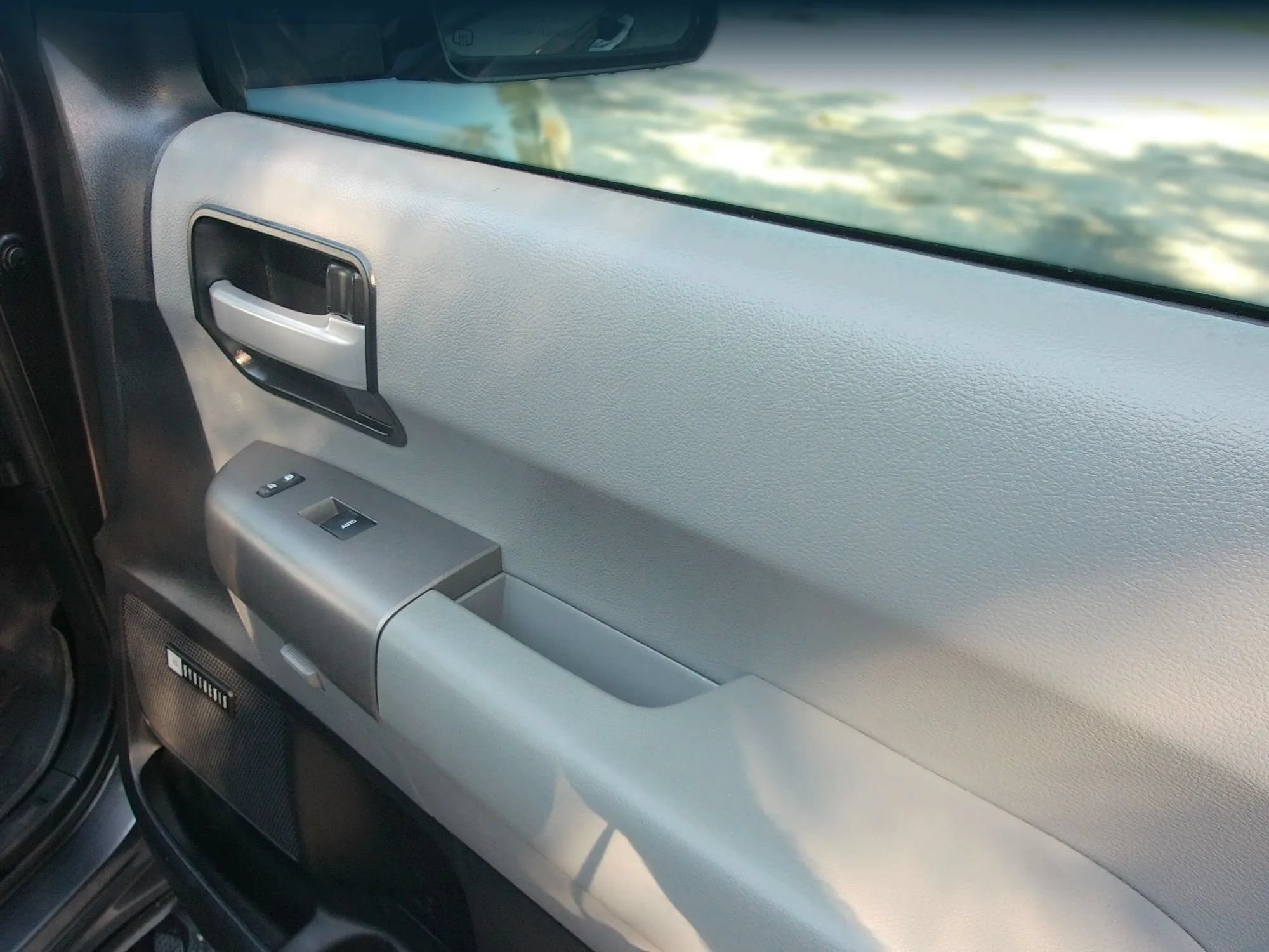 Used 2014 Toyota Sequoia Limited RWD image 43