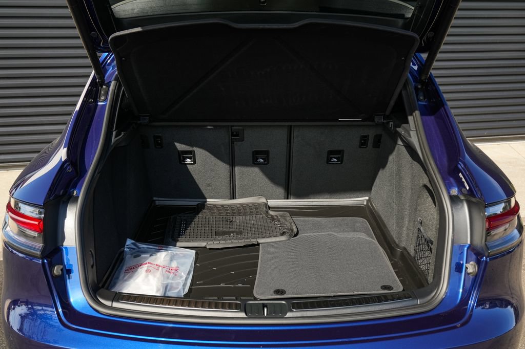 Certified 2026 Porsche Macan Turbo AWD/4WD image 18