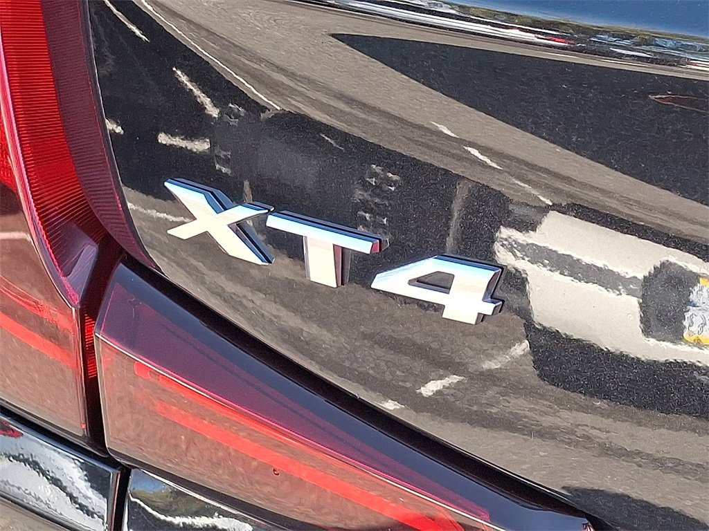 Certified 2024 Cadillac XT4 Premium Luxury image 30