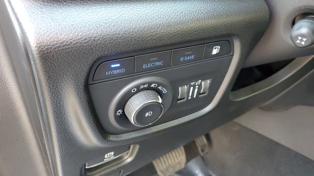 Used 2022 Jeep Grand Cherokee Overland w/ Advanced Protech Group III image 13