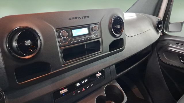 Used 2024 Mercedes-Benz Sprinter 2500 image 29