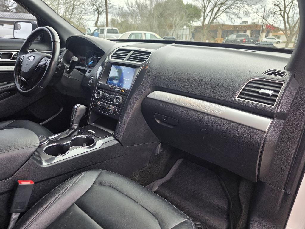 Used 2017 Ford Explorer XLT w/ Equipment Group 202A image 34