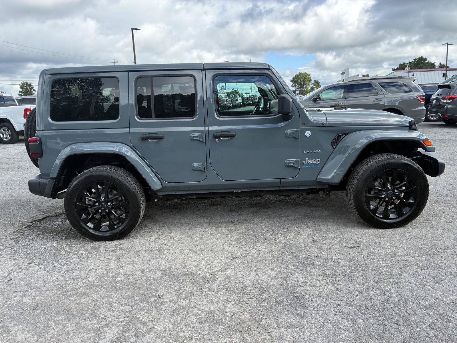 Used 2024 Jeep Wrangler Unlimited Sahara AWD/4WD image 8