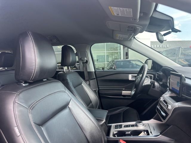 Used 2023 Ford Explorer XLT w/ Equipment Group 202A RWD image 8