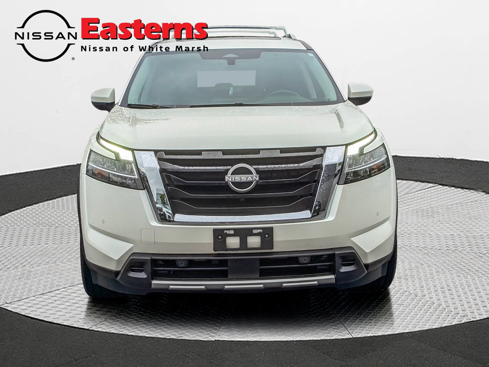Used 2023 Nissan Pathfinder SL w/ SL Premium Package AWD/4WD image 2