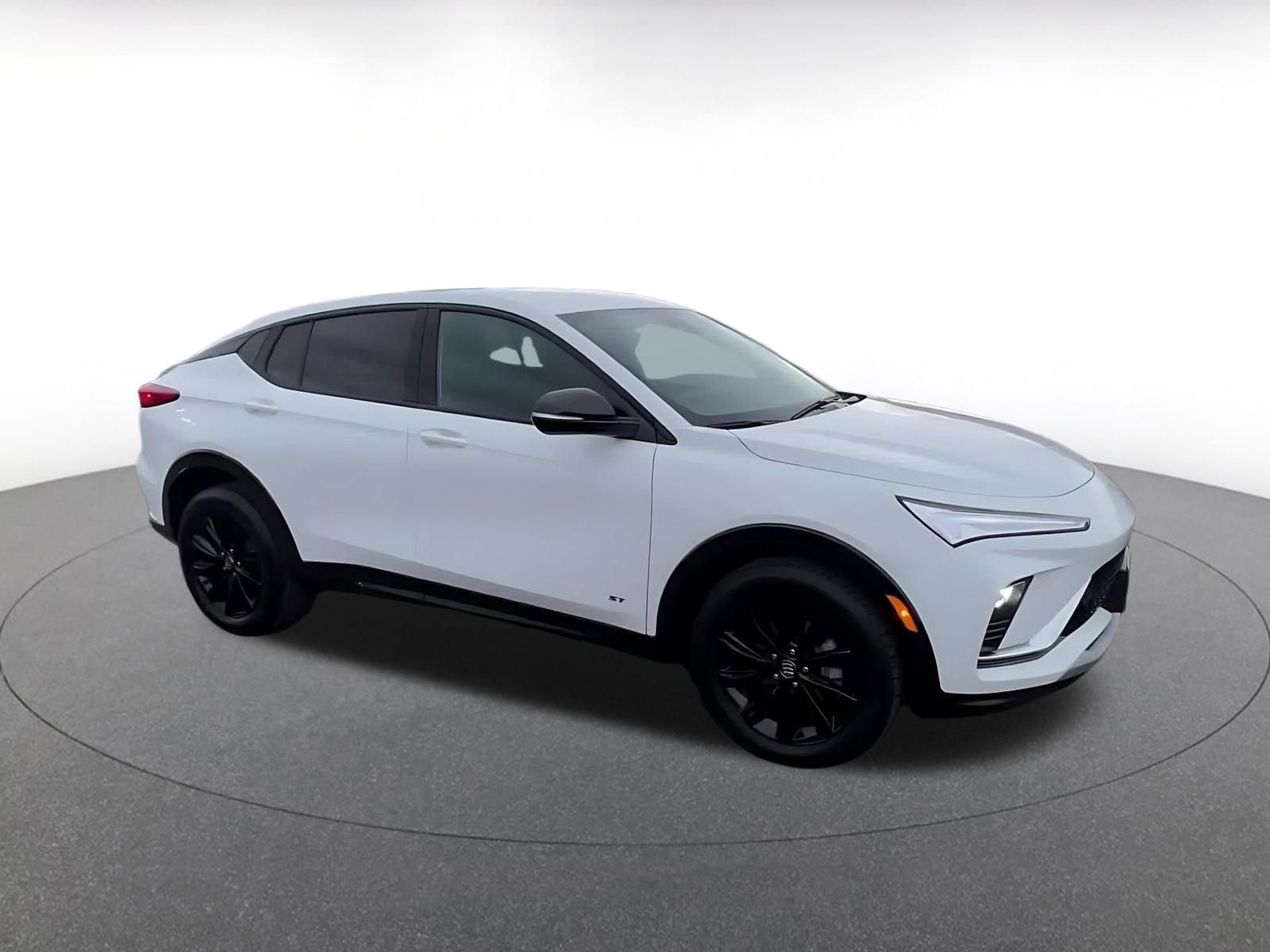 Used 2025 Buick Envista Sport Touring image 2