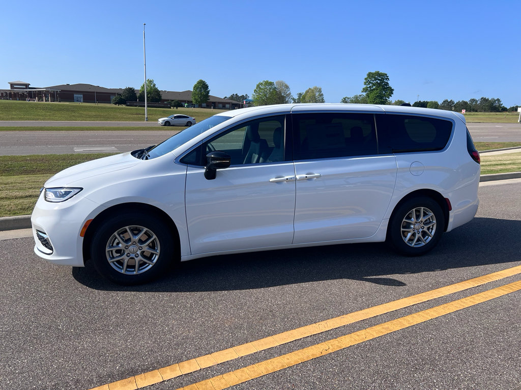 New 2026 Chrysler Pacifica Select FWD image 7