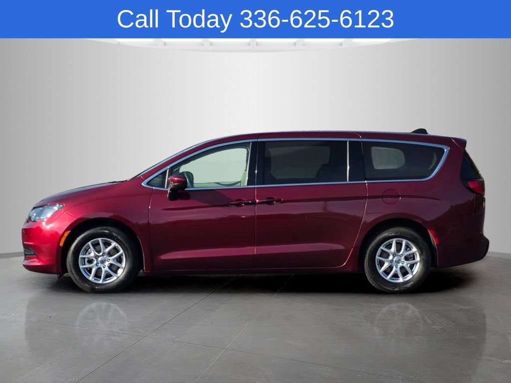 Used 2023 Chrysler Voyager LX FWD image 7