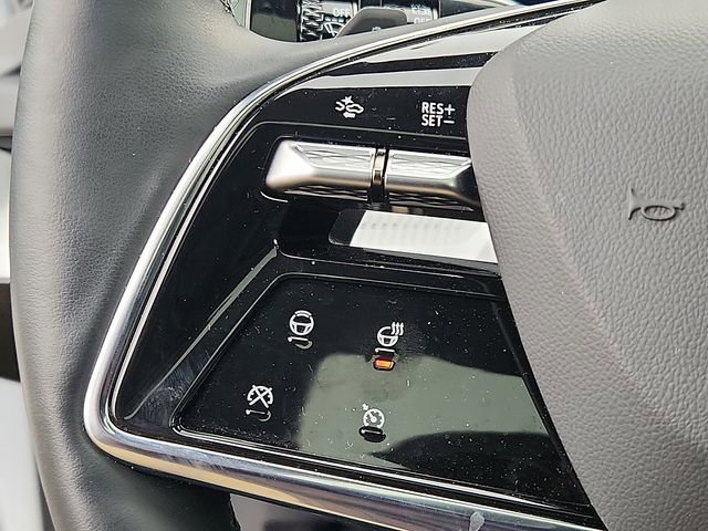 Certified 2025 Cadillac Optiq Luxury 2 w/ LPO, Floor Liner Package image 21