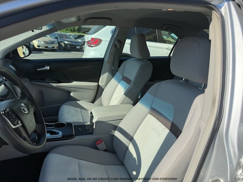 Used 2013 Toyota Camry LE FWD image 11