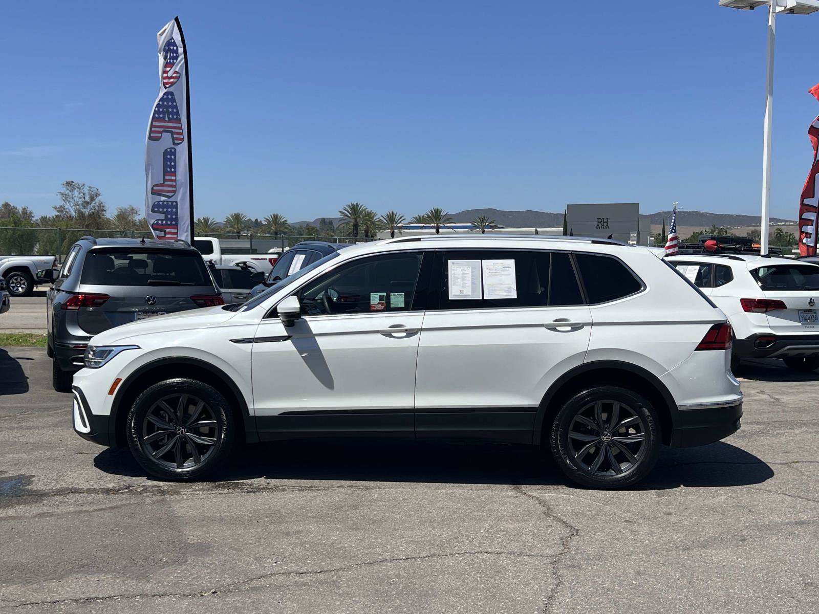 Certified 2023 Volkswagen Tiguan SE FWD image 2