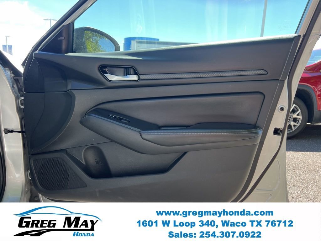 Used 2024 Nissan Altima 2.5 SV image 11