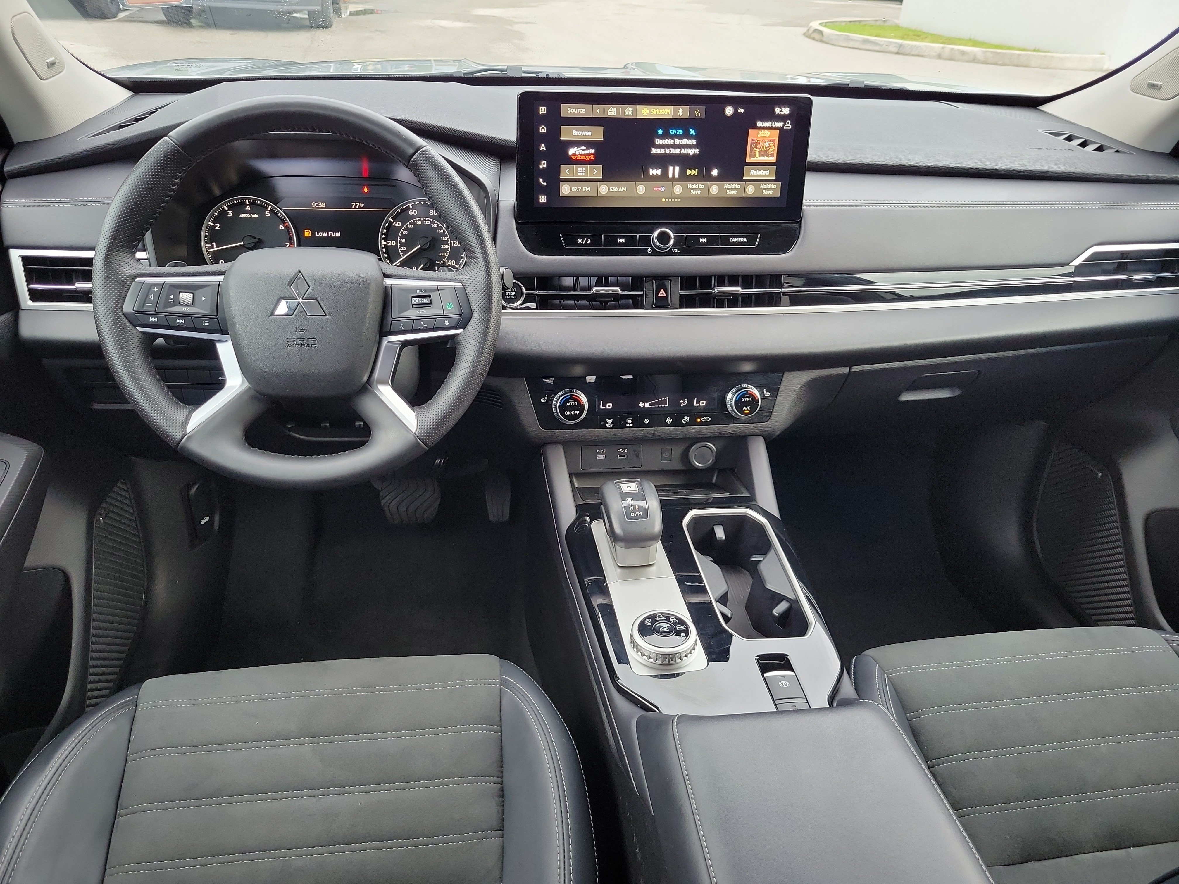 Used 2025 Mitsubishi Outlander SE FWD image 17