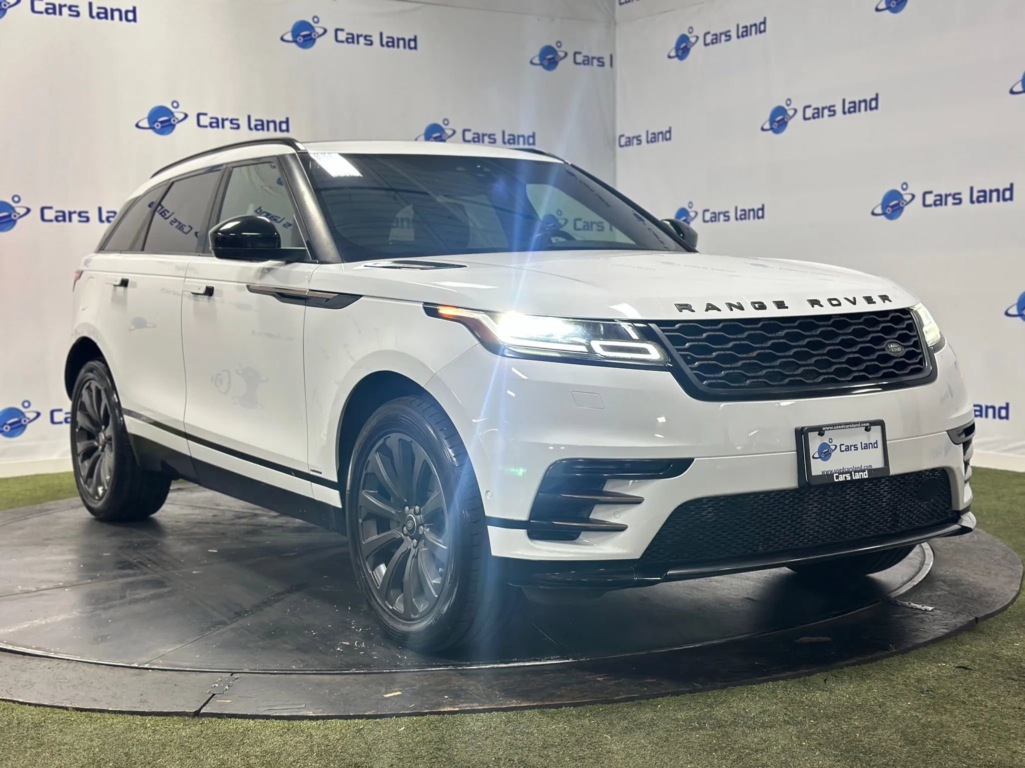 Used 2019 Land Rover Range Rover Velar R-Dynamic SE image 1