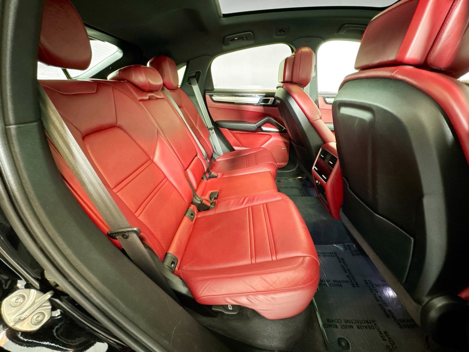 Used 2023 Porsche Cayenne Platinum Edition image 23