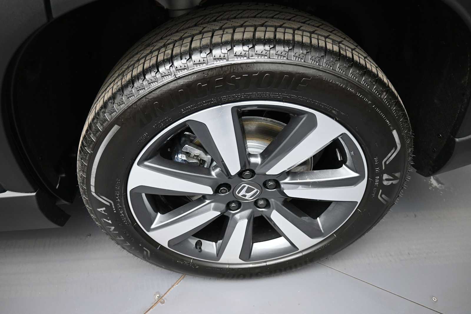 Certified 2025 Honda Pilot Touring image 15