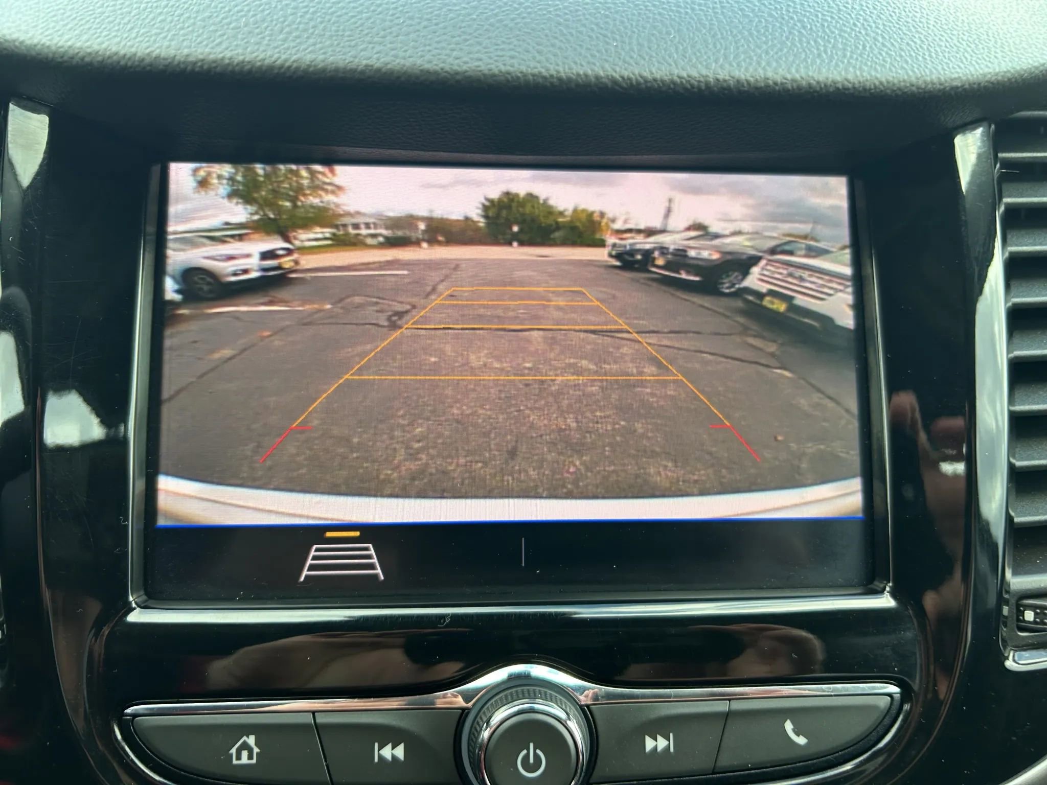 Used 2020 Chevrolet Trax LT w/ LT Convenience Package image 19