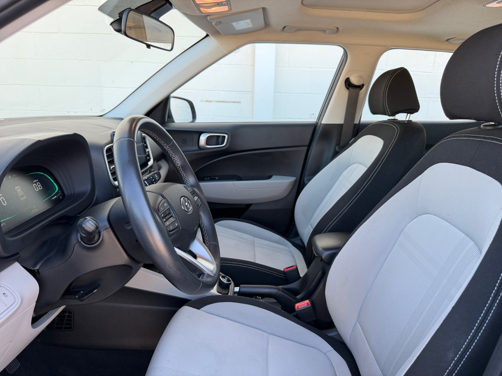 Used 2025 Hyundai Venue SEL FWD image 13
