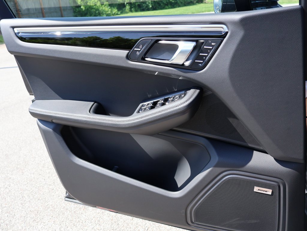 New 2025 Porsche Macan image 33