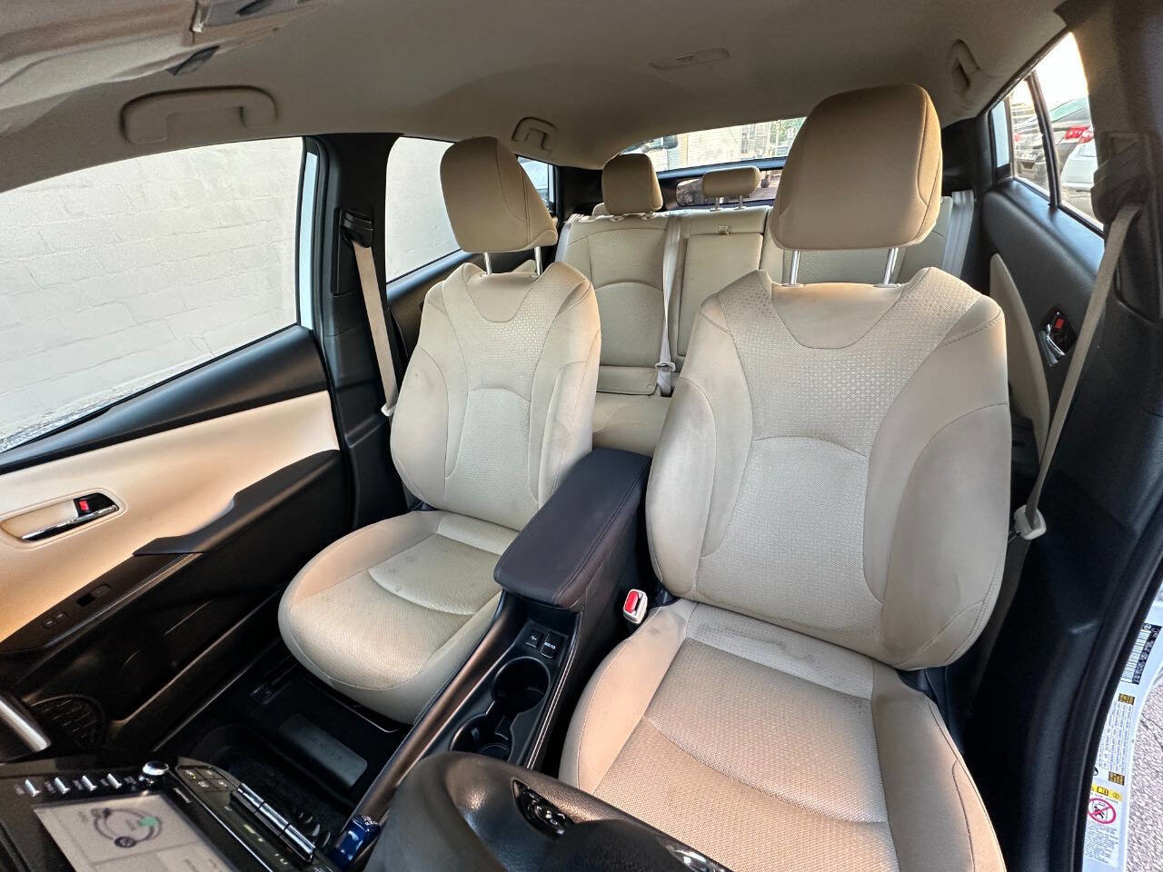 Used 2021 Toyota Prius LE image 18