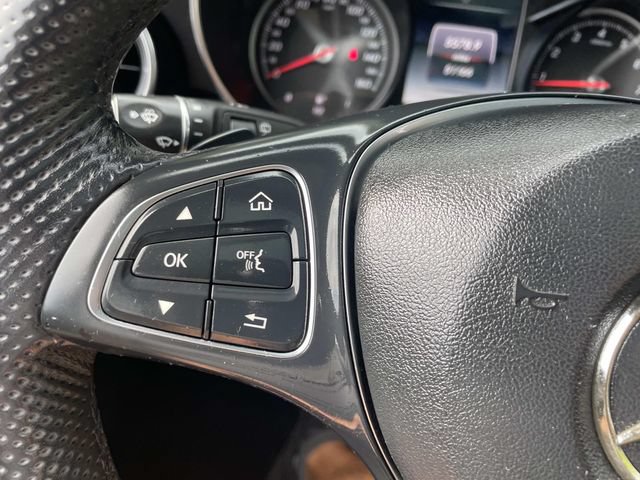 Used 2019 Mercedes-Benz GLC 300 4MATIC image 32
