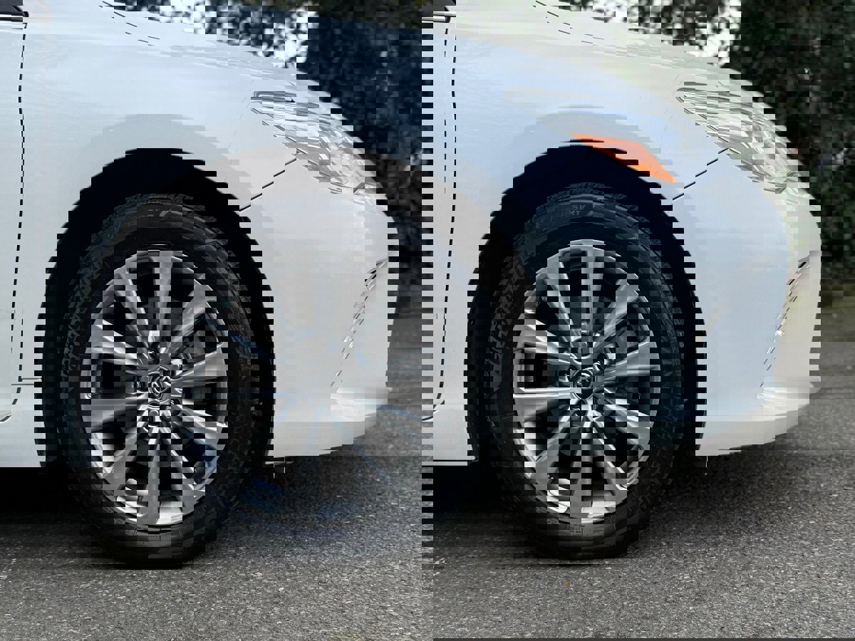 Used 2015 Toyota Camry XLE w/ Advanced Technology Package FWD image 9