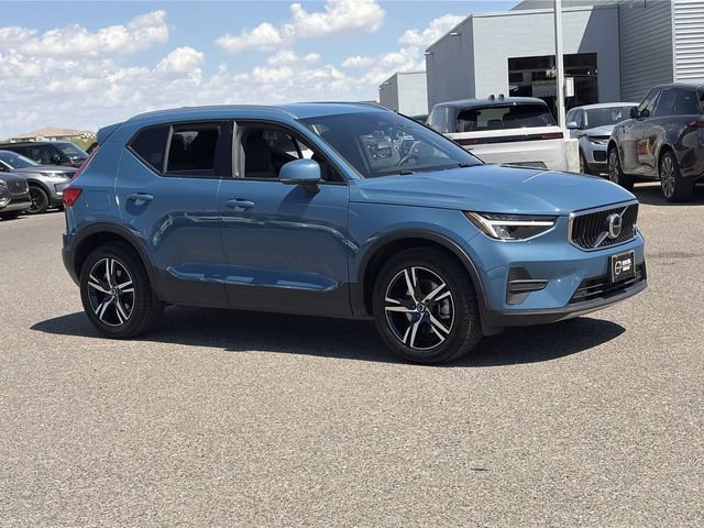 Used 2023 Volvo XC40 B4 Core w/ Protection Package FWD image 4