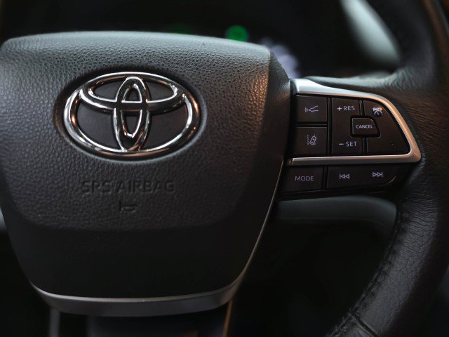 Used 2023 Toyota Sienna XLE FWD image 24
