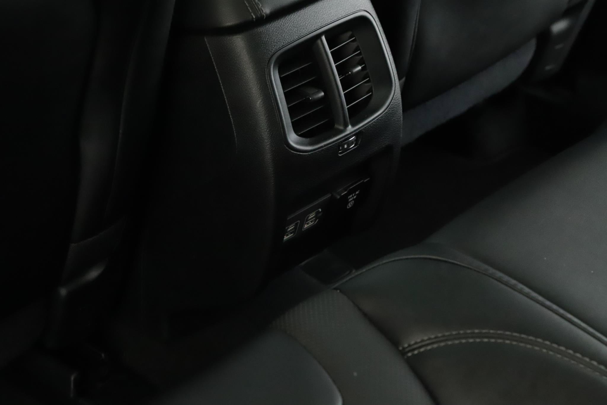 Used 2022 Jeep Cherokee Limited AWD/4WD image 7