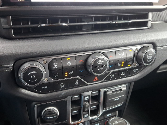 Used 2024 Jeep Gladiator Rubicon w/ Technology Group AWD/4WD image 15