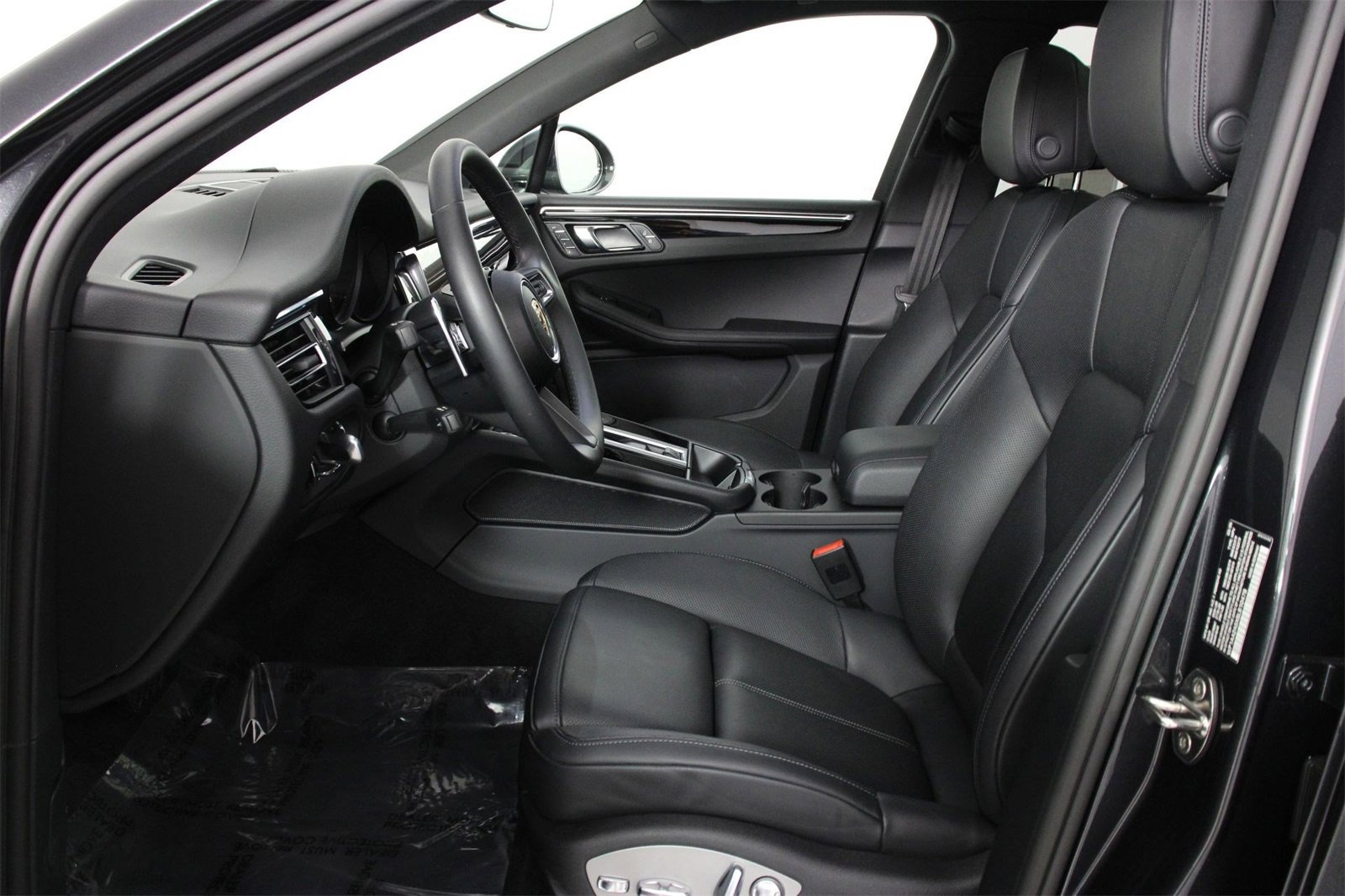 Used 2025 Porsche Macan image 5