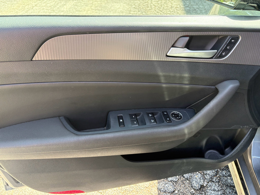 Used 2018 Hyundai Sonata Limited w/ Cargo Package FWD image 13