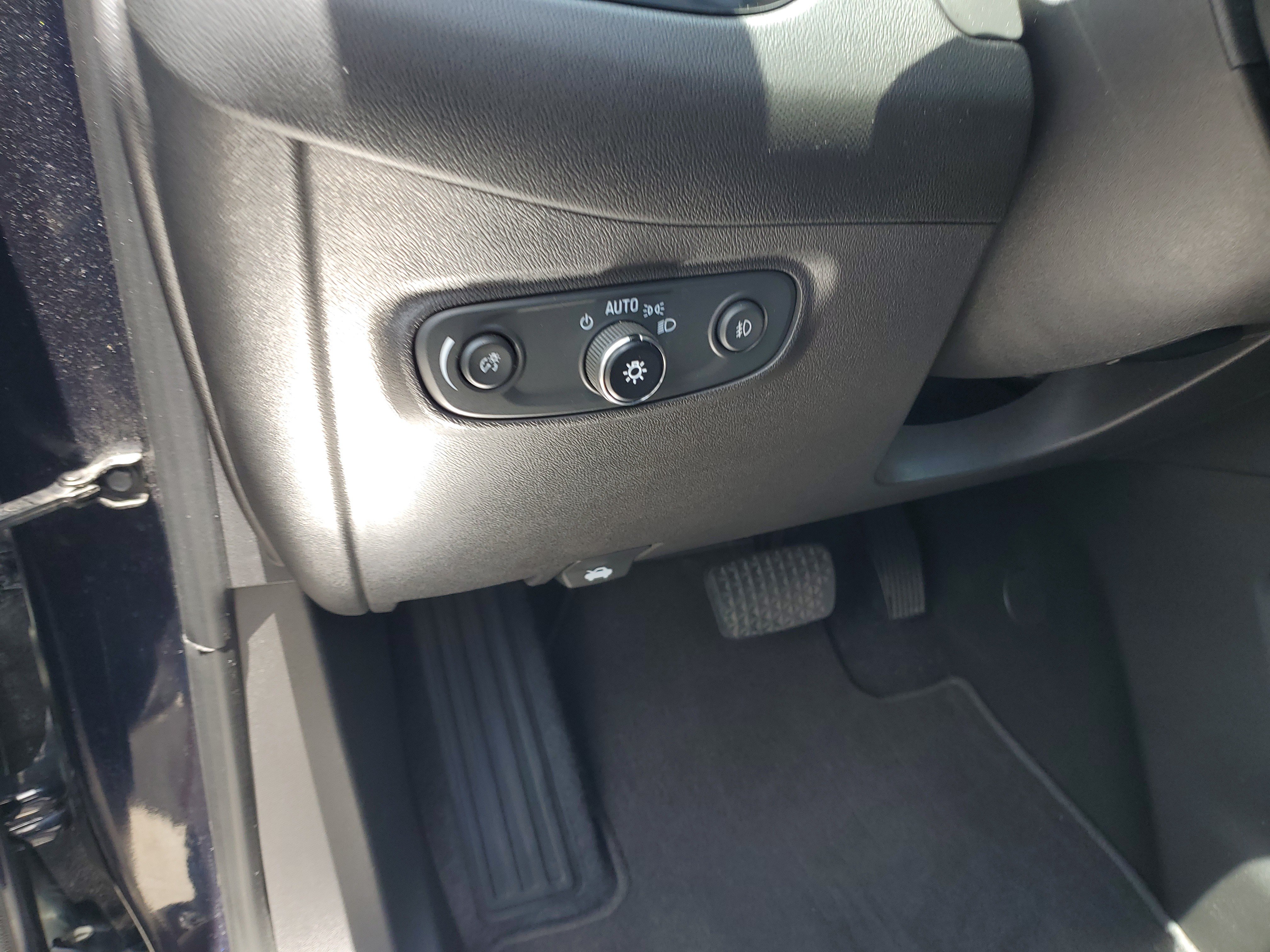 Used 2021 Chevrolet Equinox Premier FWD image 14
