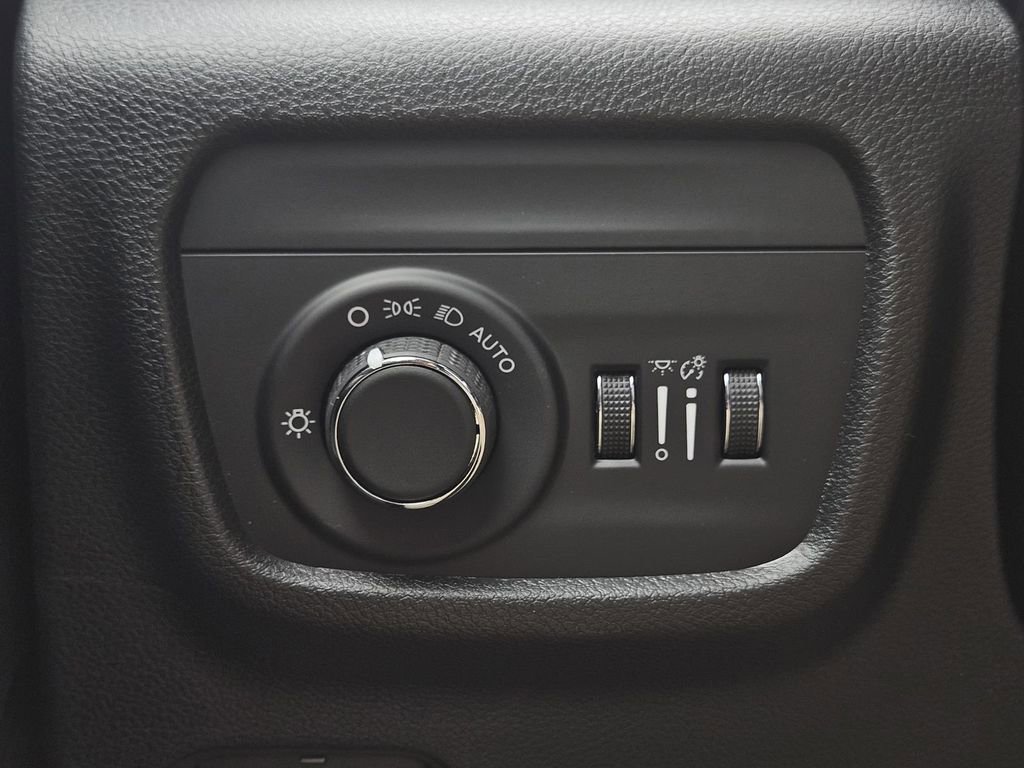 New 2026 Jeep Grand Cherokee Altitude RWD image 24