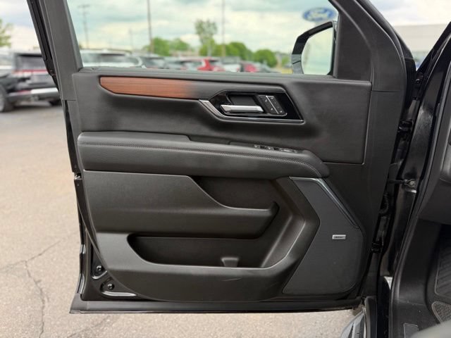 Used 2025 GMC Yukon XL Denali AWD/4WD image 7