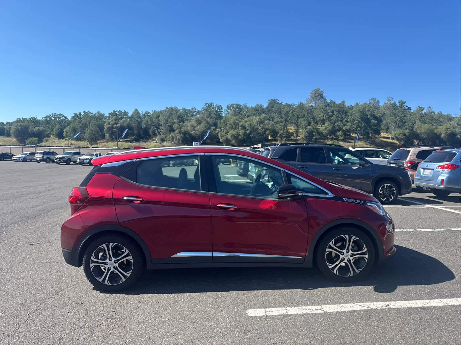Used 2020 Chevrolet Bolt Premier w/ Infotainment Package FWD image 4