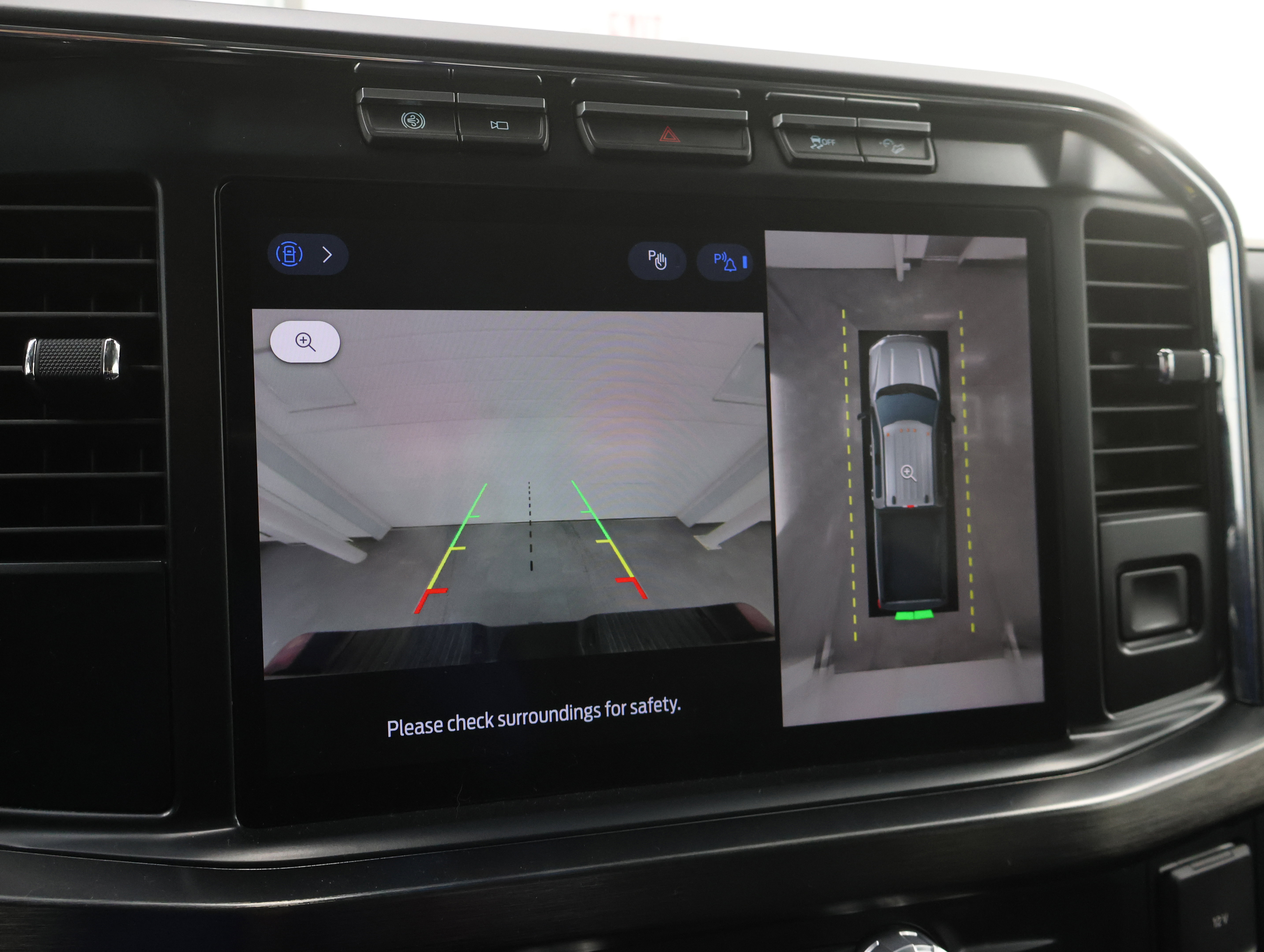 Used 2023 Ford F350 Lariat image 16