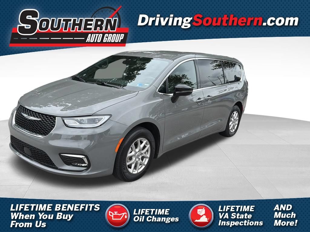 Used 2025 Chrysler Pacifica Select FWD image 1