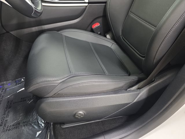 Used 2025 Mercedes-Benz GLC 300 4MATIC image 29