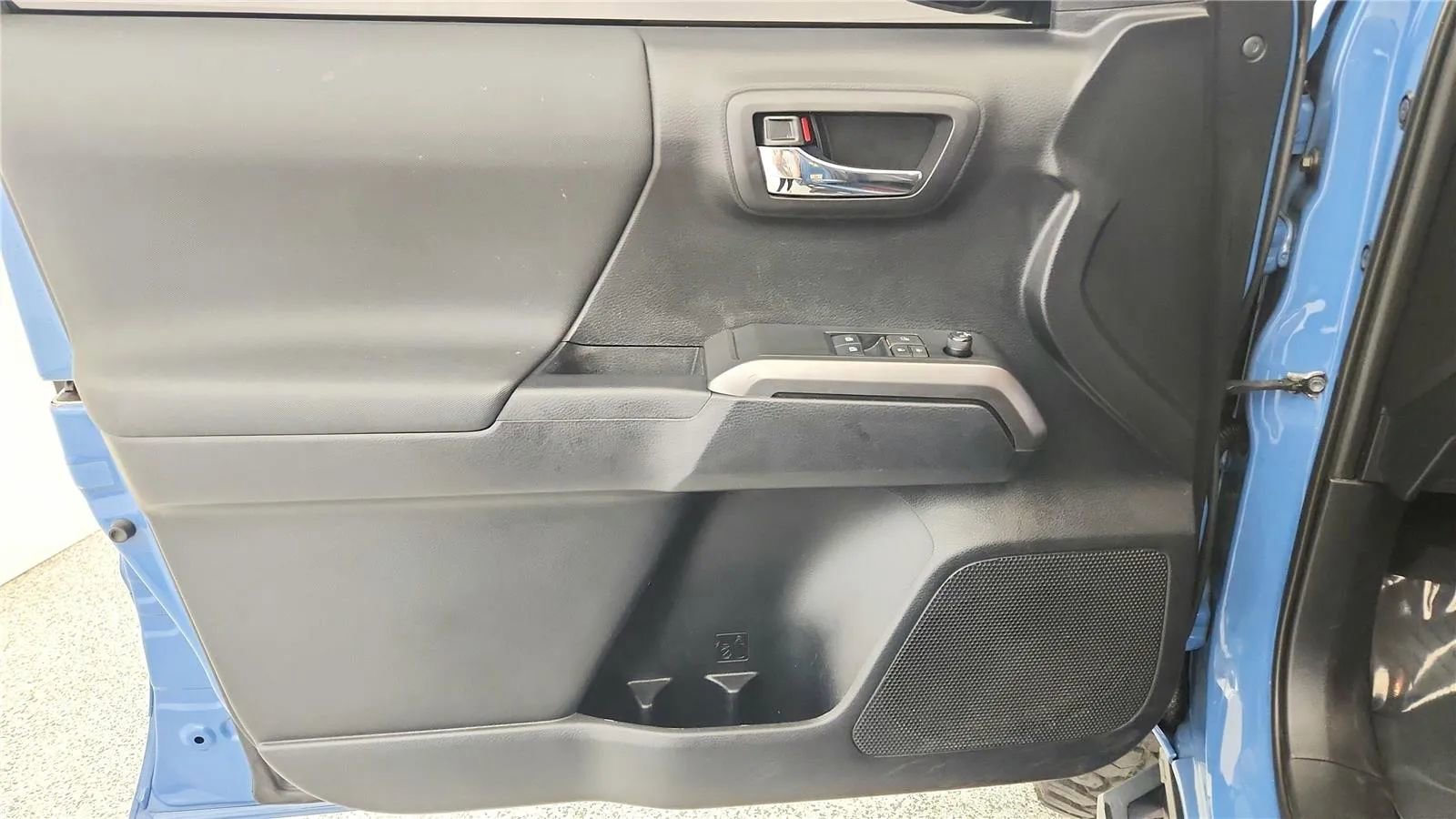 Used 2019 Toyota Tacoma TRD Sport image 32