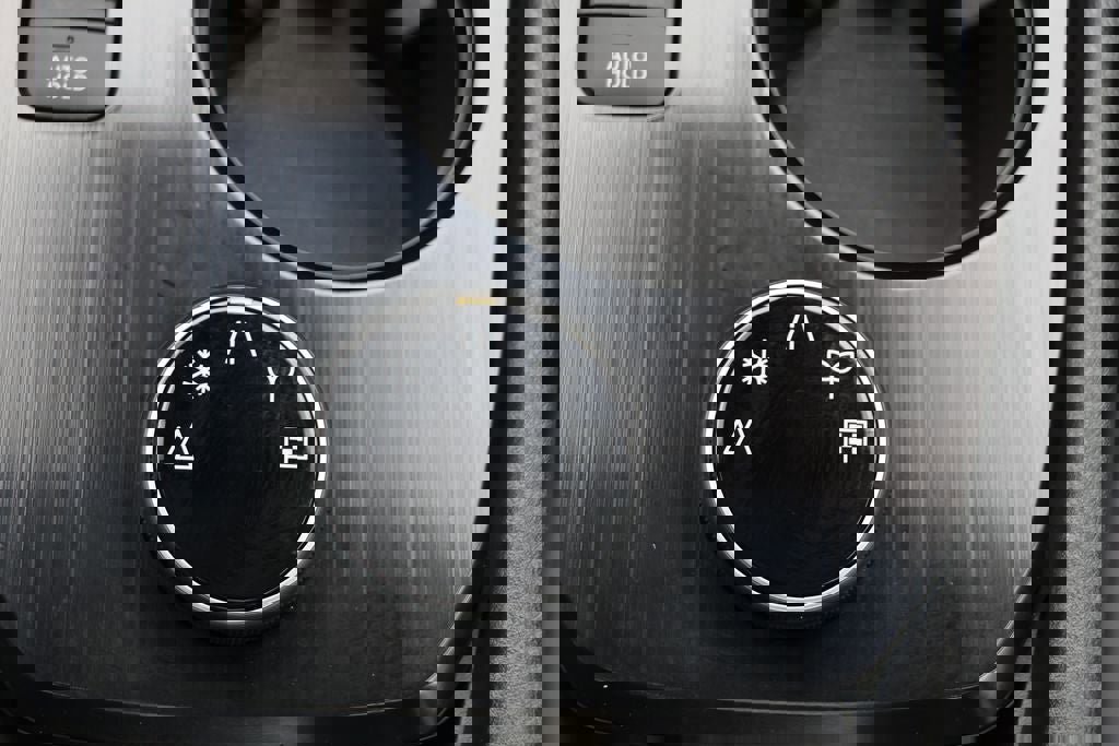 Used 2023 Nissan Rogue SV w/ SV Premium Package image 27