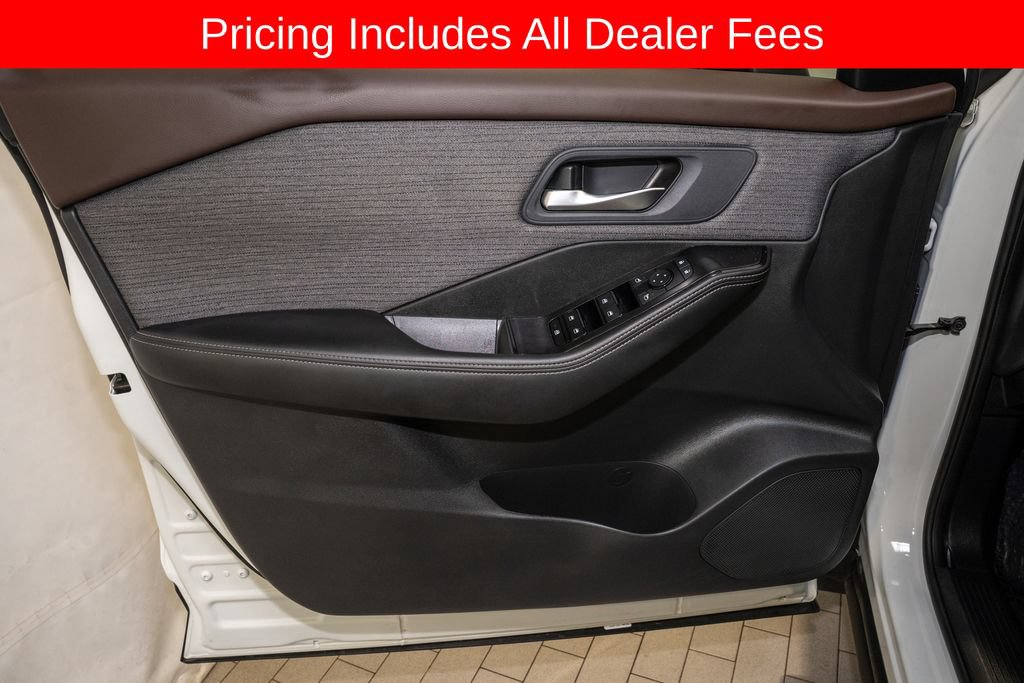 Certified 2023 Nissan Rogue SV FWD image 11
