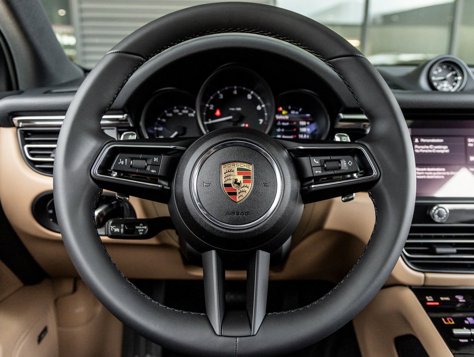 Used 2025 Porsche Macan image 24