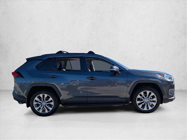 Used 2021 Toyota RAV4 XLE Premium image 4